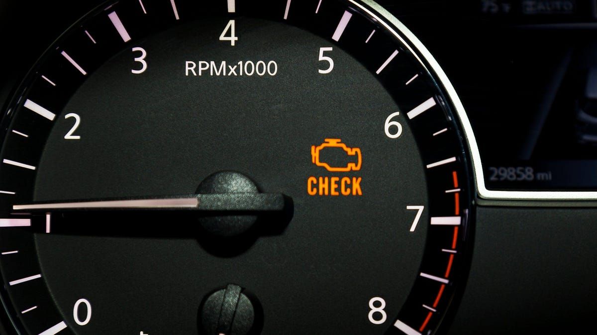 Pse ndizet drita Check Engine dhe çka duhet me bo
