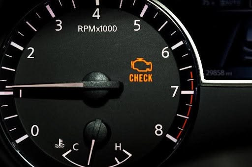 Pse ndizet Check Engine dhe kur duhet me ardh ne servis?