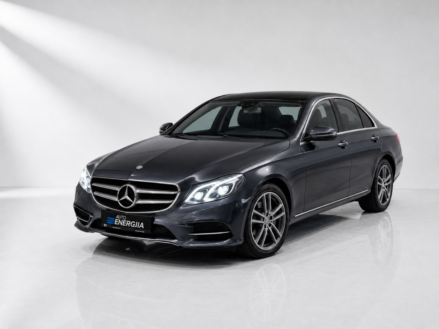 Mercedes-Benz E250, nr. 1322, nga katalogu i Auto Energjia